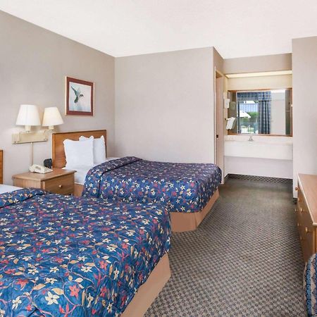 Days Inn By Wyndham Seguin Tx Exterior foto